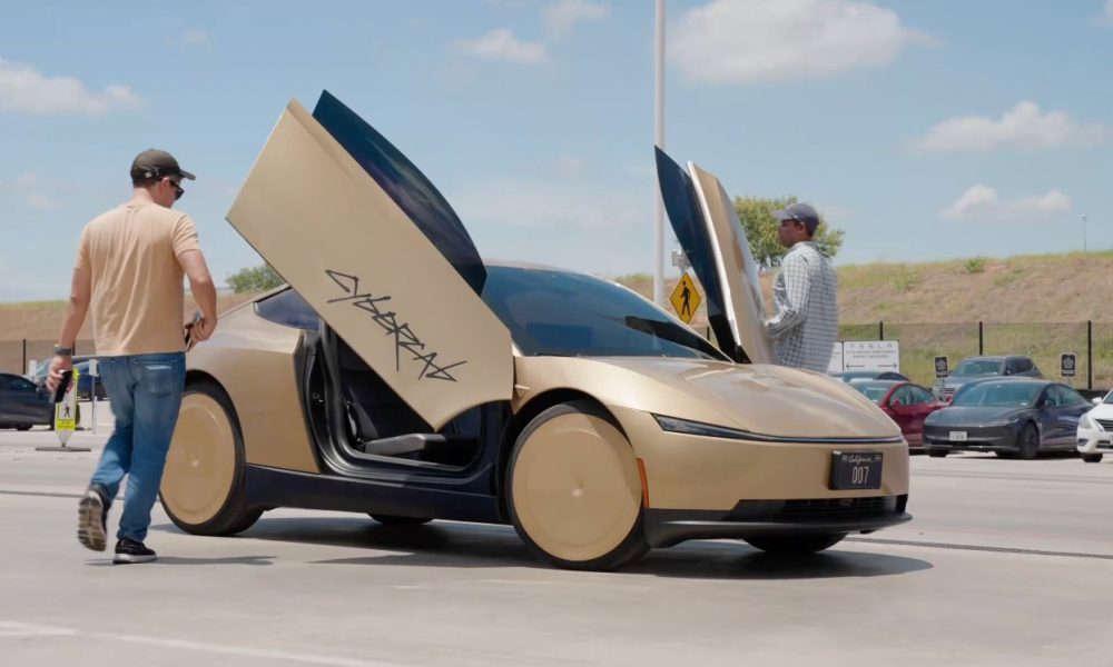 Tesla's Robotaxi Charging Playbook: One Employee, Ten Cars, Zero Drivers