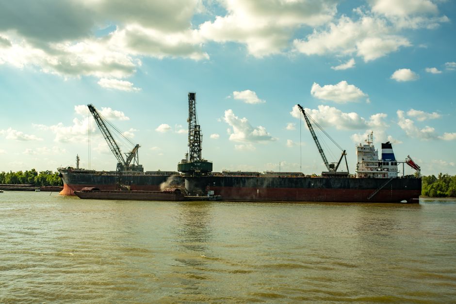 World's First Self-Loading Bulk Carrier Promises to Cut Freight Emissions by Half