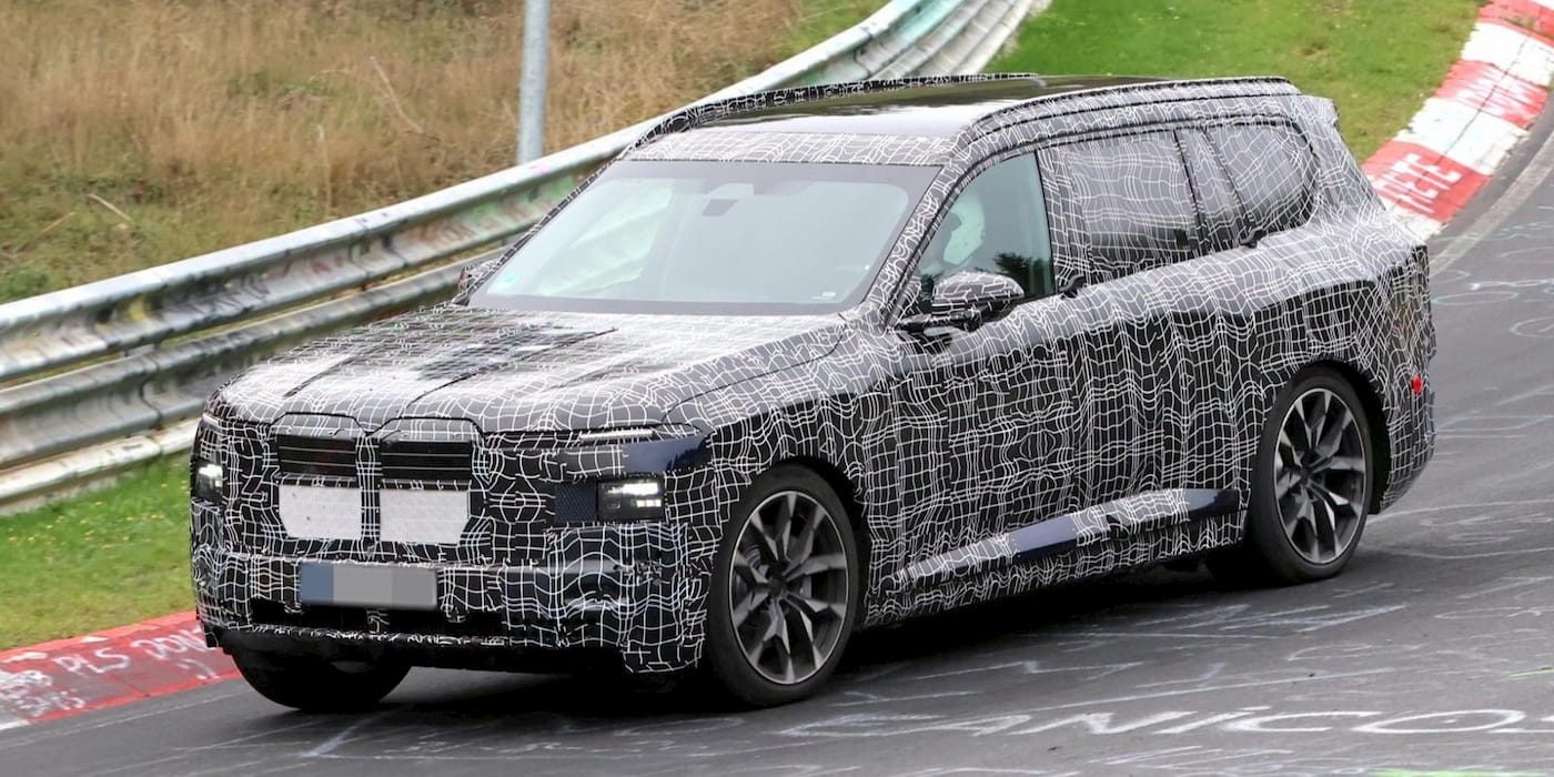 BMW'nin ilk üç sıralı elektrikli SUV'u iX7 yolda: İşte erken görüntüler