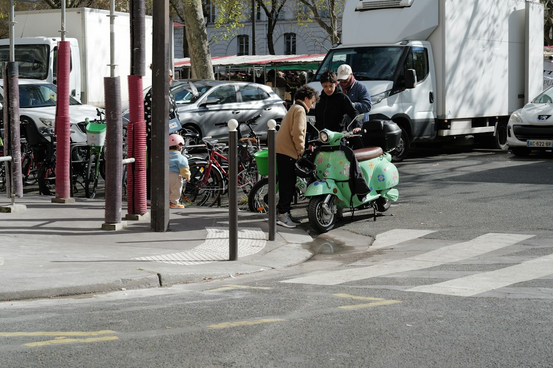 Paris Prepares Electric Moped Rental Program to Cut City Emissions