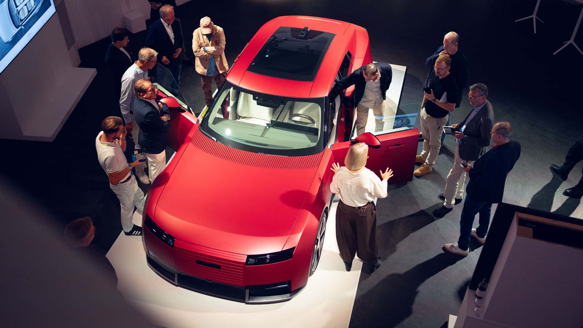 Jaguar'ın 130.000 Dolarlık Type 01'i New York'ta Tanıtıldı: İnternet İkiye Bölündü