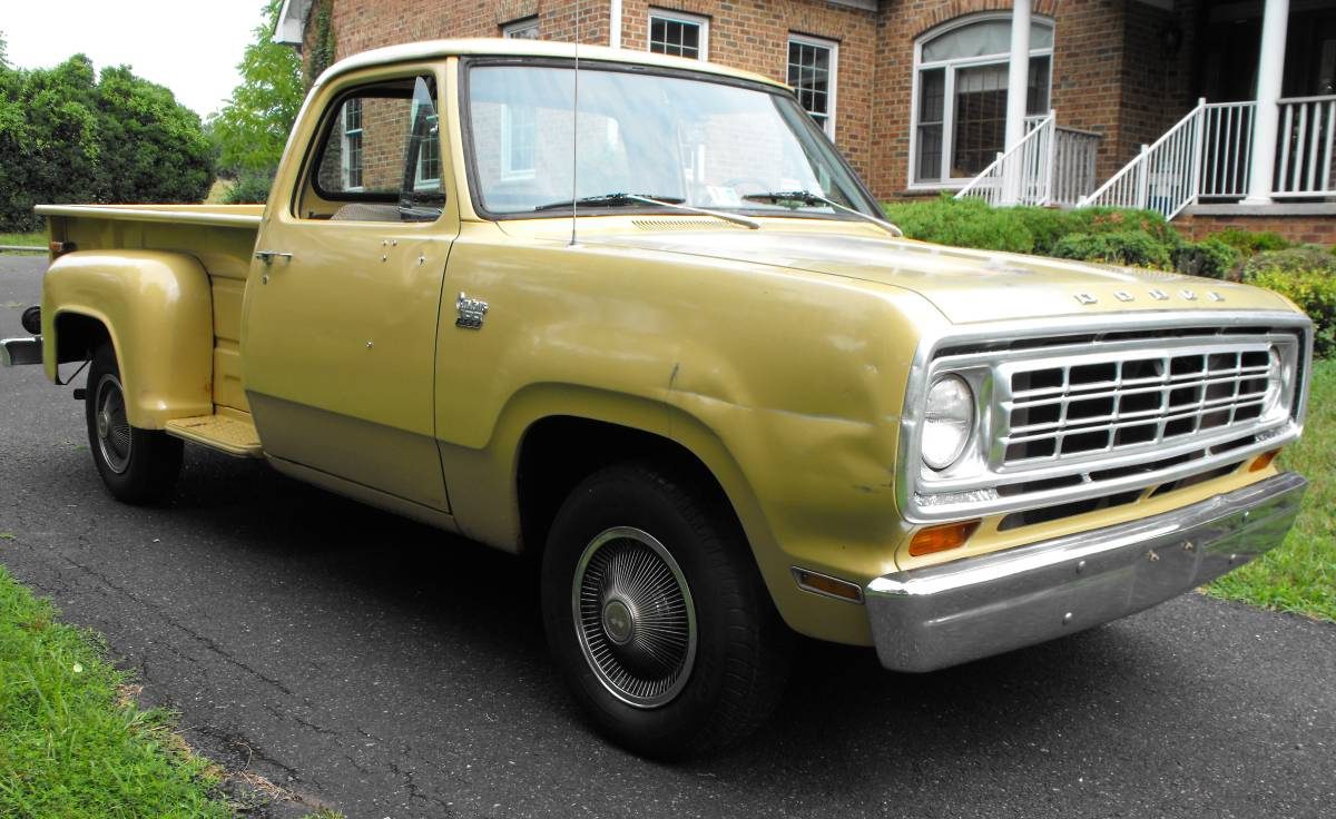 Plain and Proven: 1974 Dodge Utiline Emerges as a Warehouse-Kept Survivor