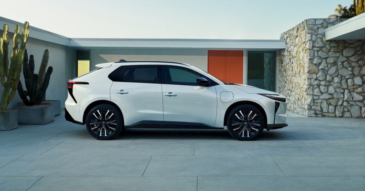 Toyota, Yavaşlayan EV Pazarına Meydan Okuyor: Yeni Elektrikli Modeller Satışları Büyüttü