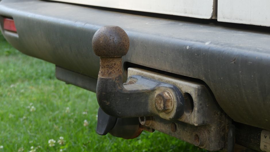 Slate Truck wirbt mit 100-Dollar-Anhängerkupplung, die fast jeder selbst montieren kann