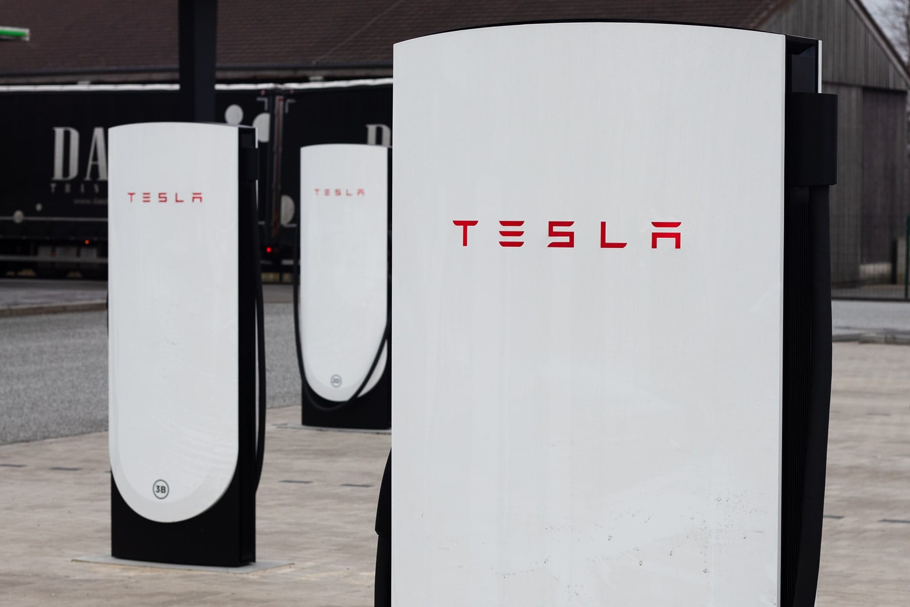 Tesla Adds Emergency Escape Feature That Lets EVs Move While Still Plugged In