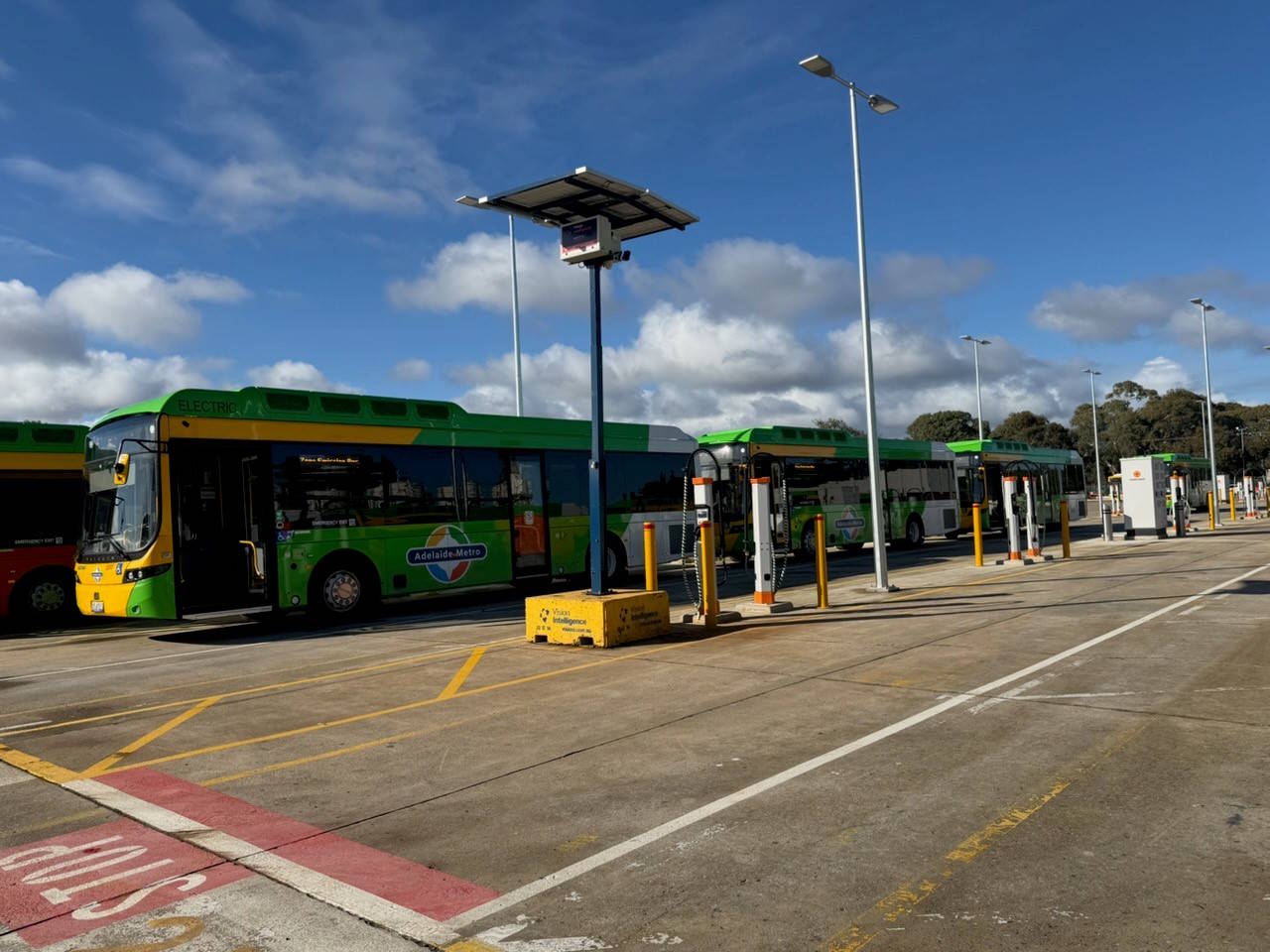 Victoria Opens Electric Bus Tender Covering 800 Vehicles as Queensland Doubles Down on Diesel