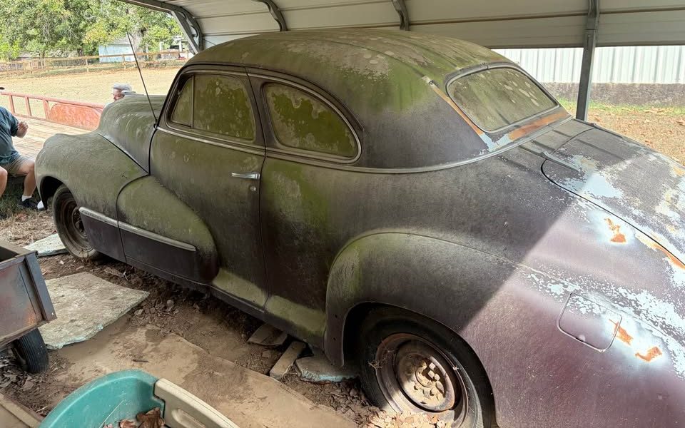 1947 Oldsmobile Club Coupe Emerges After 20 Years in Hiding, Listed at $4,000