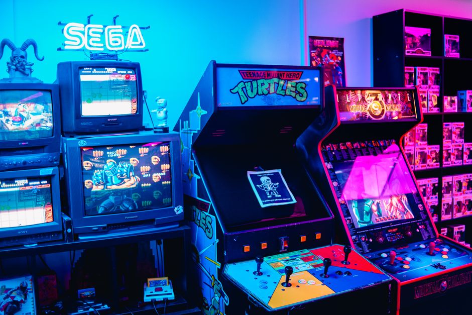 A Fully Functional Sega Ferrari F355 Challenge Arcade Cabinet from the '90s Is Up for Sale