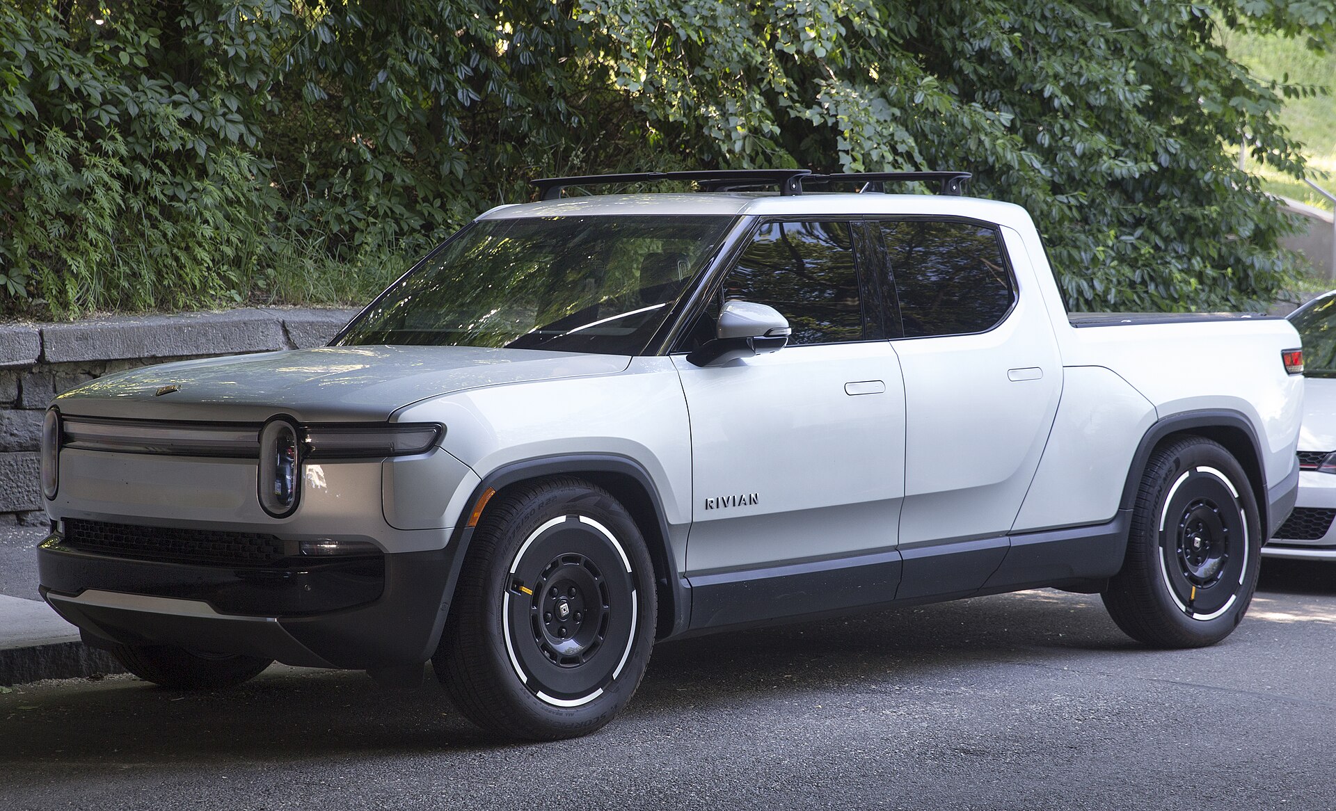 Rivian'ın Dynamic Adventure Lighting Sistemi Gece Görüşünü Nasıl Güçlendiriyor?