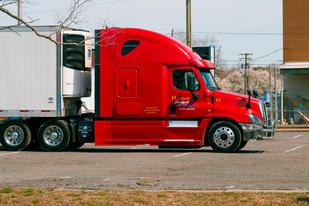 US Opens Door for Driverless Trucks as Regulators Drop Warning-Triangle Rule