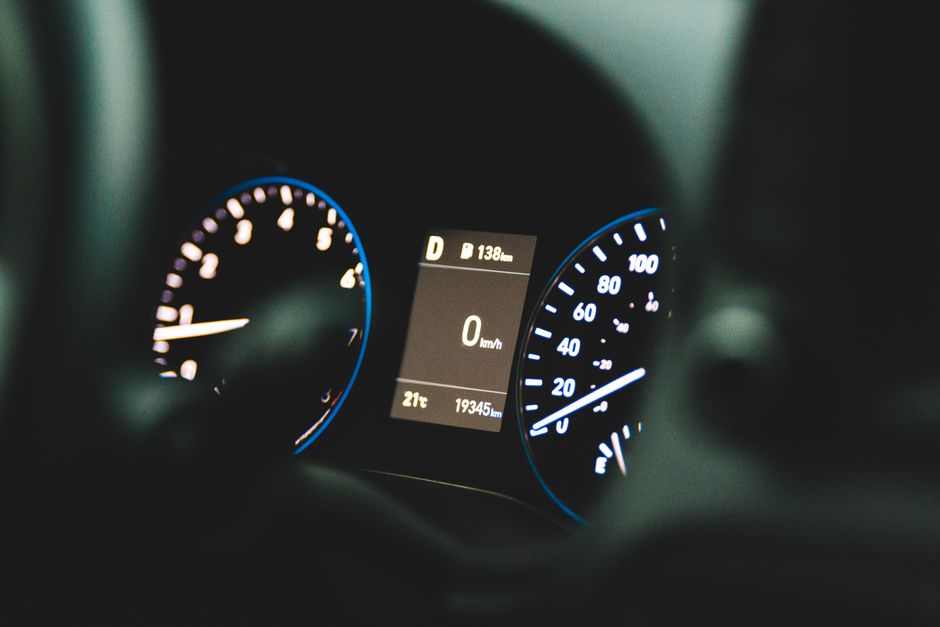 Yeni Araştırma: Yüksek Kilometreli Elektrikli Araçlar Benzinlilerden Daha İyi Dayanıyor