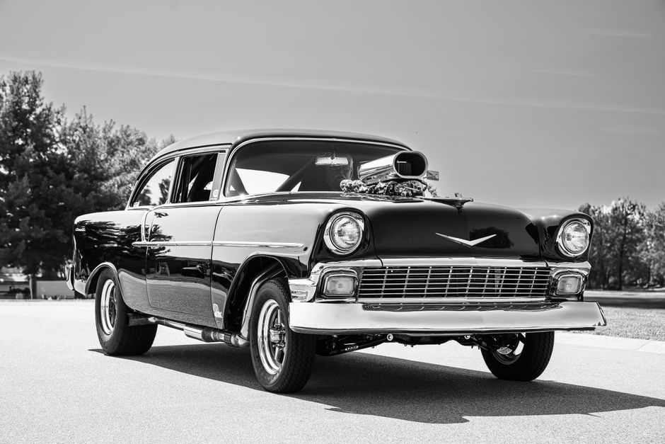 Ein Chevrolet Bel Air von 1956, der noch immer seinen Original-V8 trägt