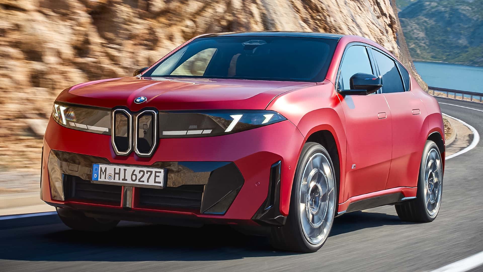 2027 BMW iX4 Tanıtıldı: Coupe Tasarım ve 690 Kilometreye Varan Menzil