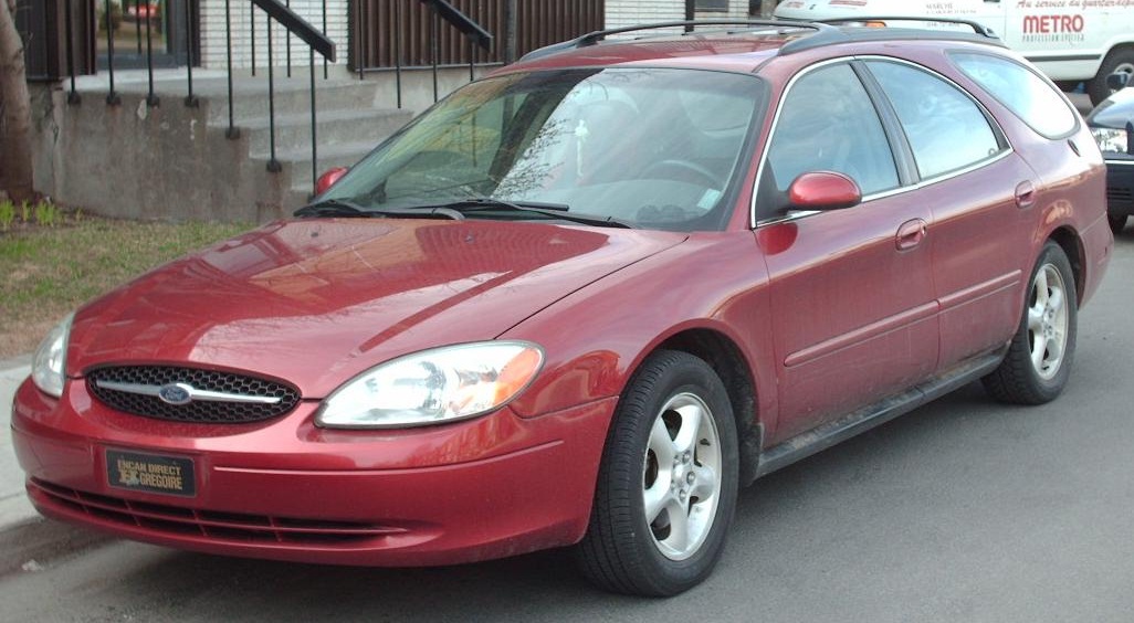 Ford Taurus'un 1986 Lansmanı: Dört Donanım Seviyesiyle Aile Otomobili