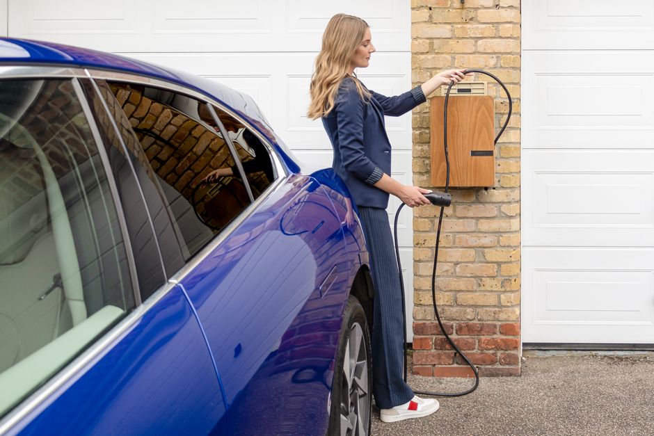 Plug-in-Hybride vs. reine E-Autos: Warum das reine Elektroauto die bessere Wahl sein kann