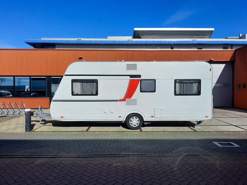 Kendini Park Edebilen Elektrikli Karavan Pebble Flow, 2027 İçin Güneş Enerjisiyle Güncellendi