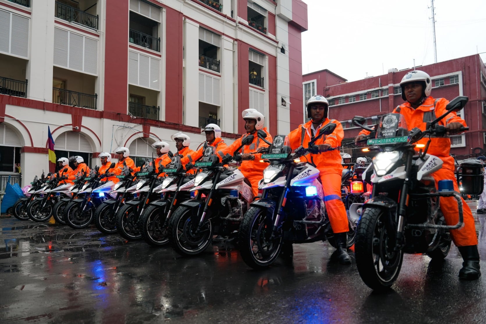 Kolkata Polisi Filosuna 183 Ultraviolette Elektrikli Motosiklet Katıyor