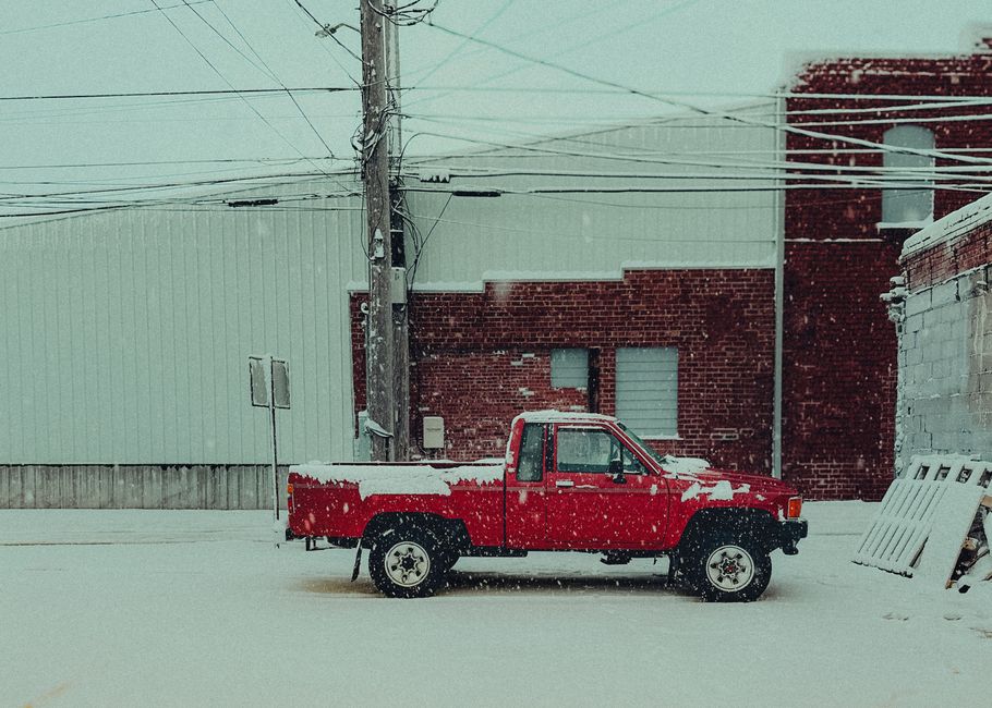1986 Dodge Ram 50: Mitsubishi Yapımı Küçük Kamyonet, Boyundan Büyük İşler Başardı
