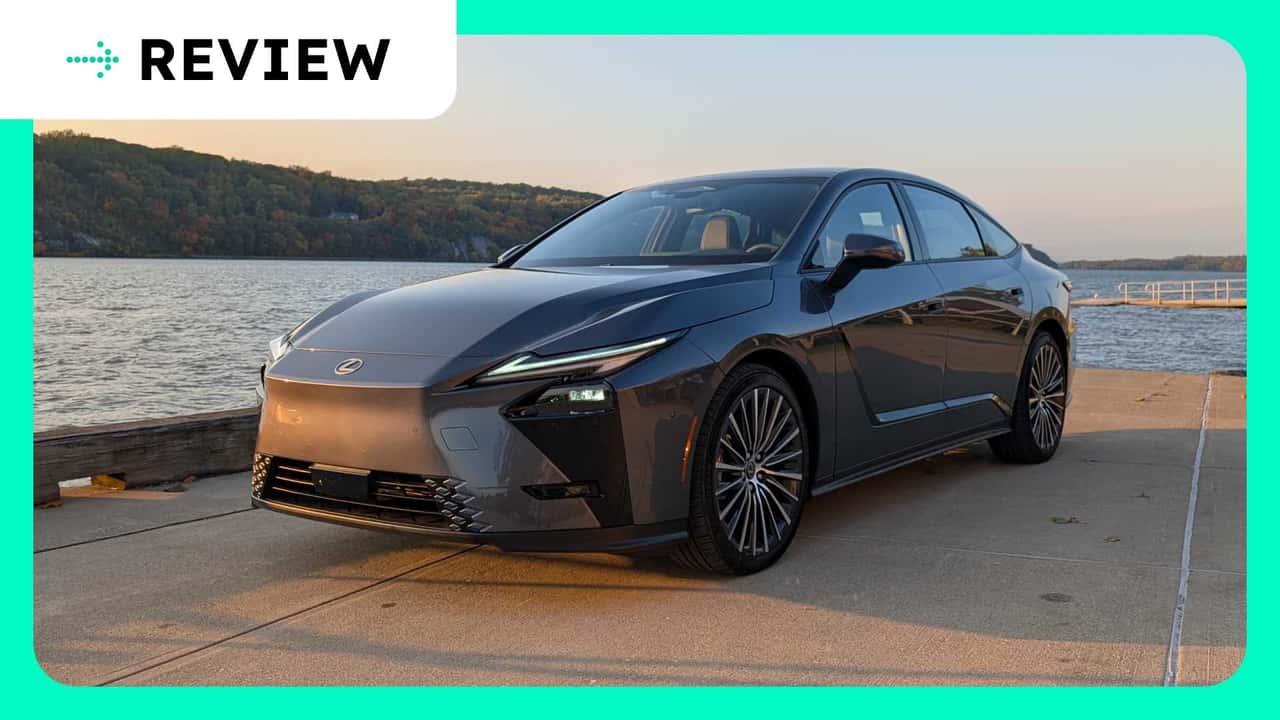 Lexus ES Goes Hybrid or Electric: A Premium Sedan That No Longer Forces a Choice