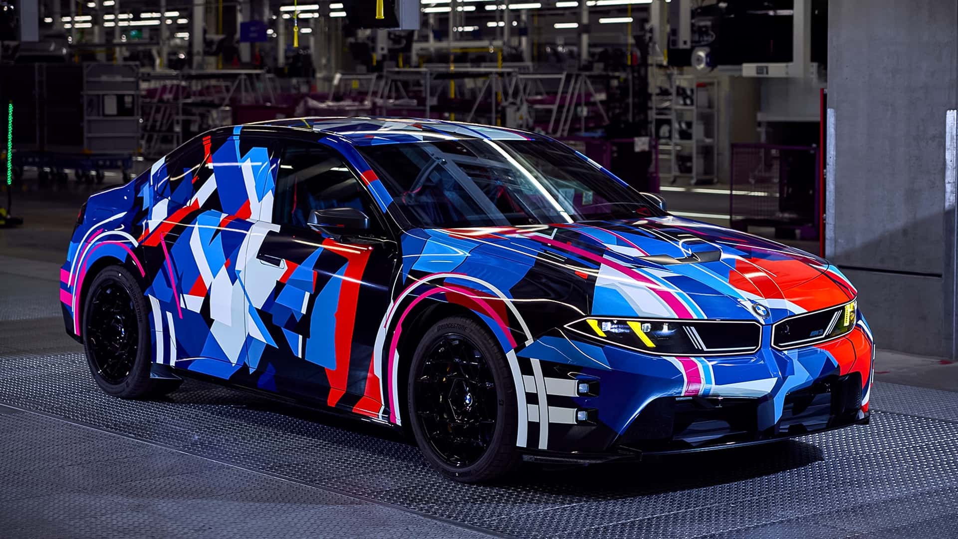 BMW M3 EV, 2027 Lansmanı Öncesi Kamuflajını Neredeyse Tamamen Attı