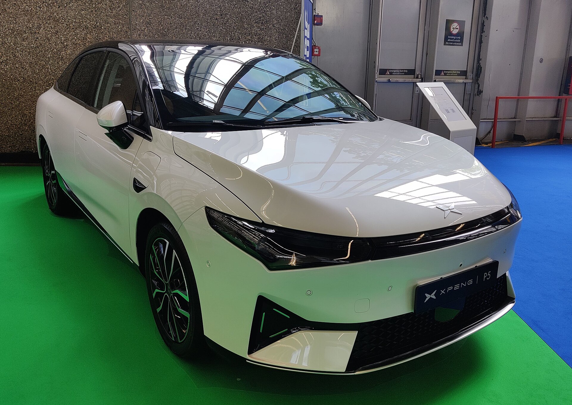 XPENG's VLA 2.0 Takes on Amsterdam's Chaos, Beats Tesla FSD to the Punch in Real-World Test