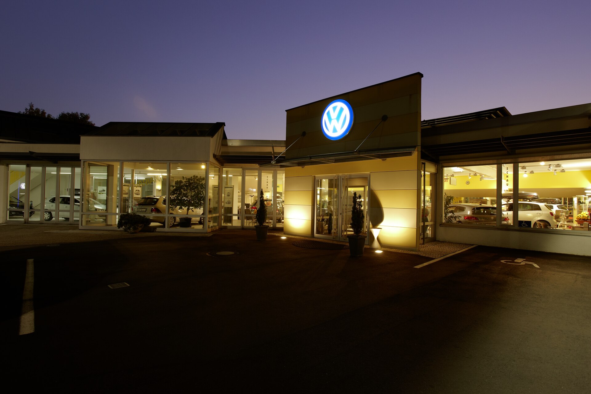 Volkswagen Starts Building Redesigned Atlas at Chattanooga Plant