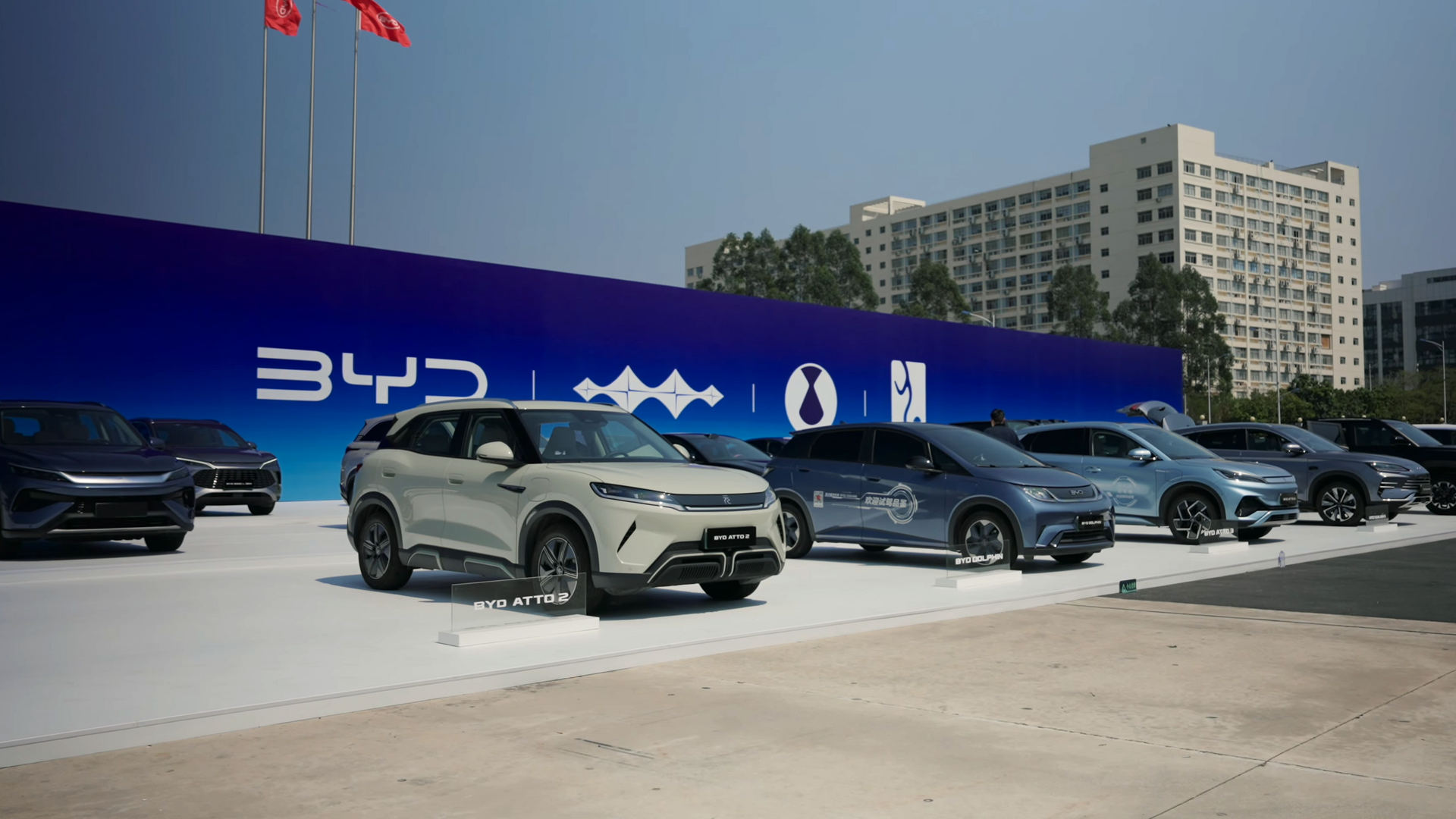 BYD, Çin'de Fren Pedalı Arızası Nedeniyle 183 Bin Aracı Geri Çağırıyor; Nio da Firefly Modelleri İçin Recall Başlattı