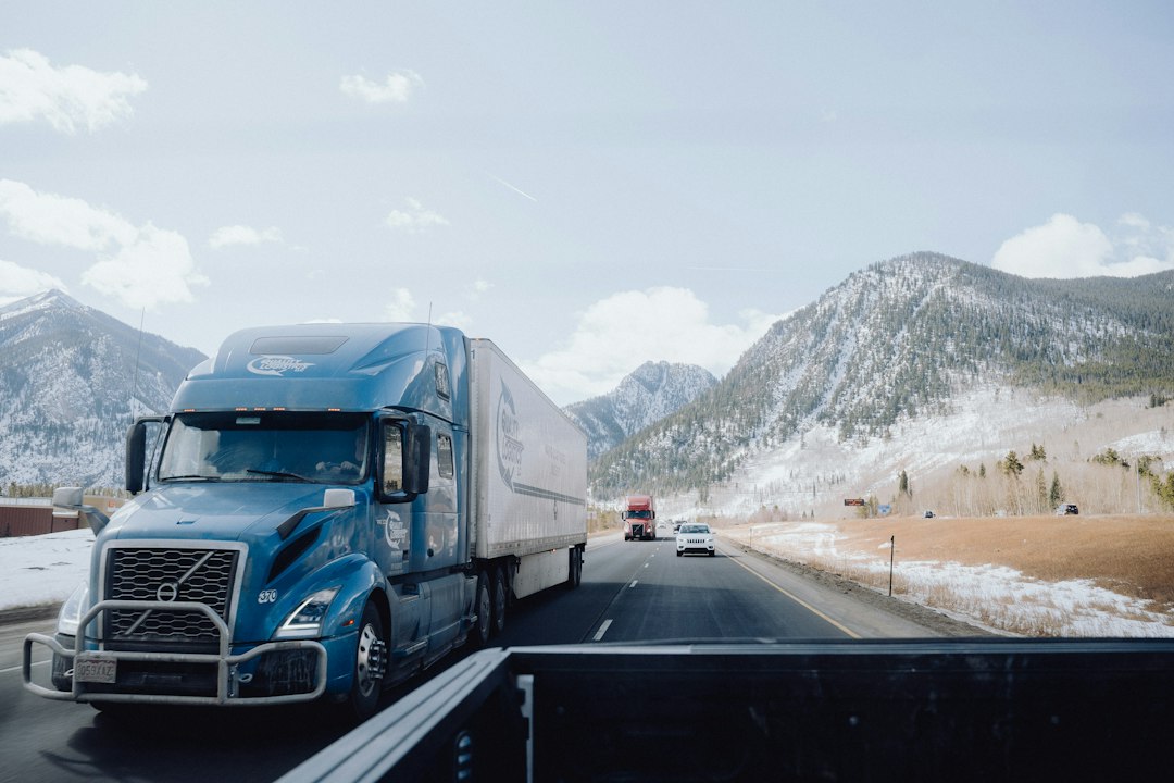 Volvo Trucks bringt elektrische Langstrecken-Lkw von der Studie an die Montagelinie