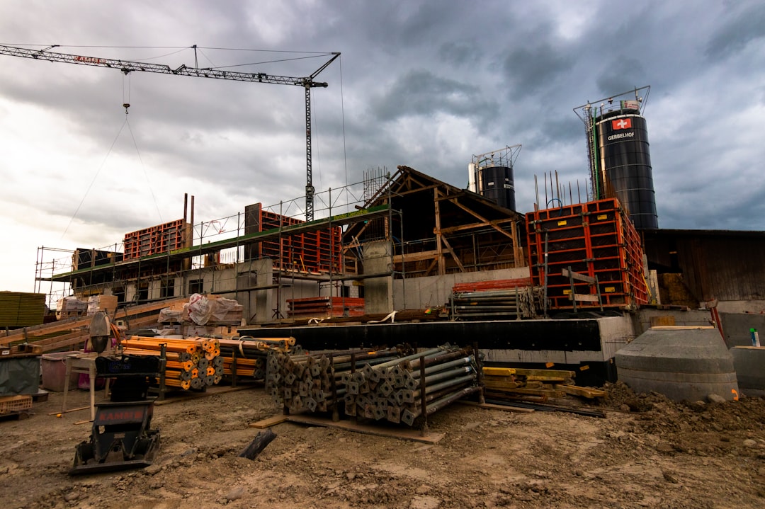 BLUETTI Pioneer 5000: Ein batteriebetriebener Generator für die Baustelle
