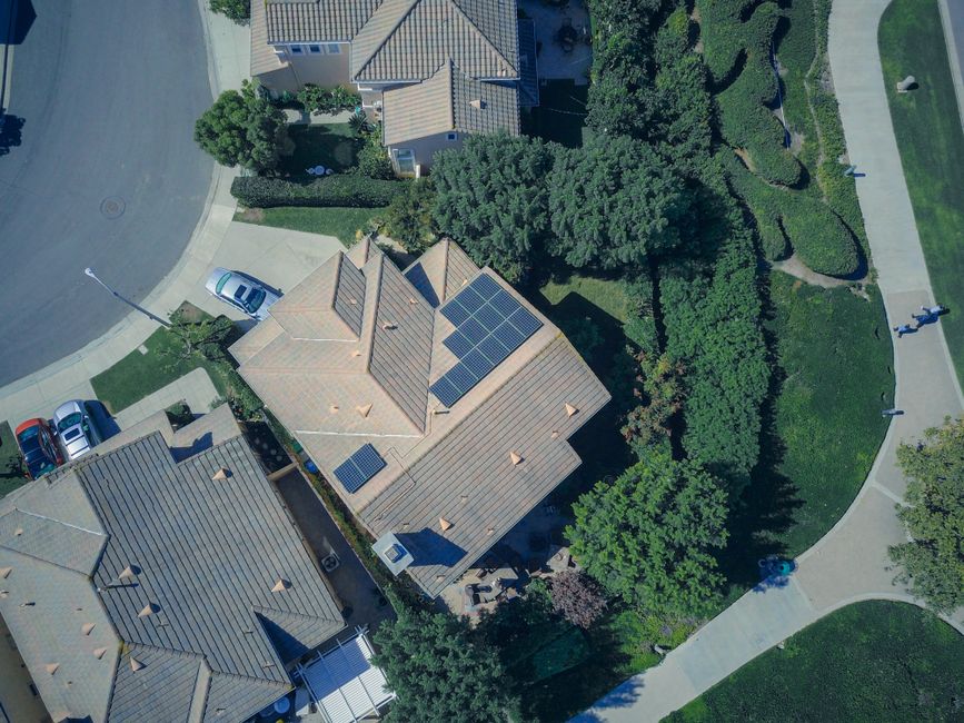 Tesla, Solar Roof Karolarını Resmen Üretimden Kaldırdı: Odak Geleneksel Panellere Kayıyor