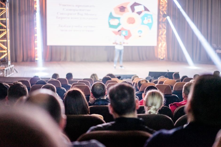 Stellantis-CEO Antonio Filosa nimmt an der Jefferies Global Industrials Conference teil