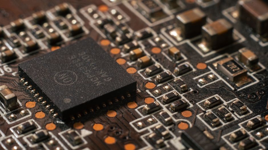 QNX Strengthens Edge AI with Hailo-8 Accelerator Integration in SDP 8.0