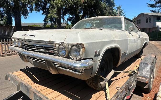 A Forgotten 1965 Chevrolet Impala SS 396 With an Unexpected Engine Surfaces After 40 Years