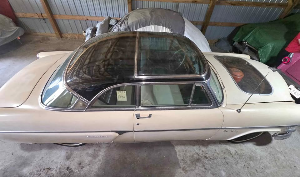 Nadir 'Demo Hood'lu 1954 Ford Crestline Skyliner 35.000 Dolara Satışta