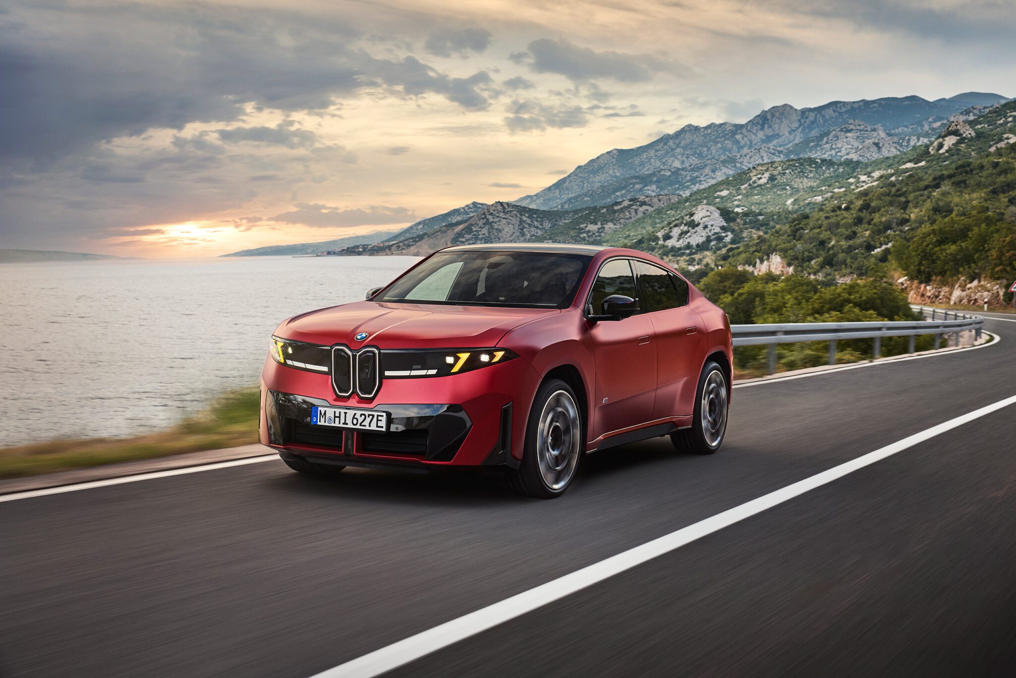 BMW iX4, Neue Klasse Teknolojisini Elektrikli SUV Coupe'ye Taşıyor
