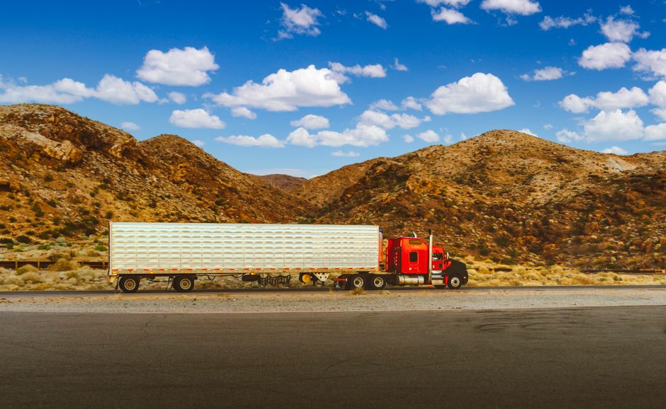 Scania packt zwei Zusatzbatterien hinter die Kabine, um die Reichweite seiner Elektro-Lkw auf 720 km zu steigern