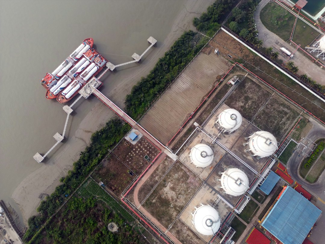 Hawaiʻi Weighs an LNG Bridge With a Costly Exit Ramp