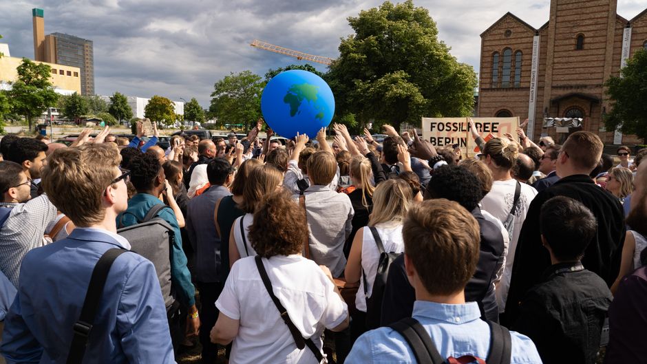 From 'Knowing' to Accountability: How Science Is Used to Pin Down Climate Responsibility