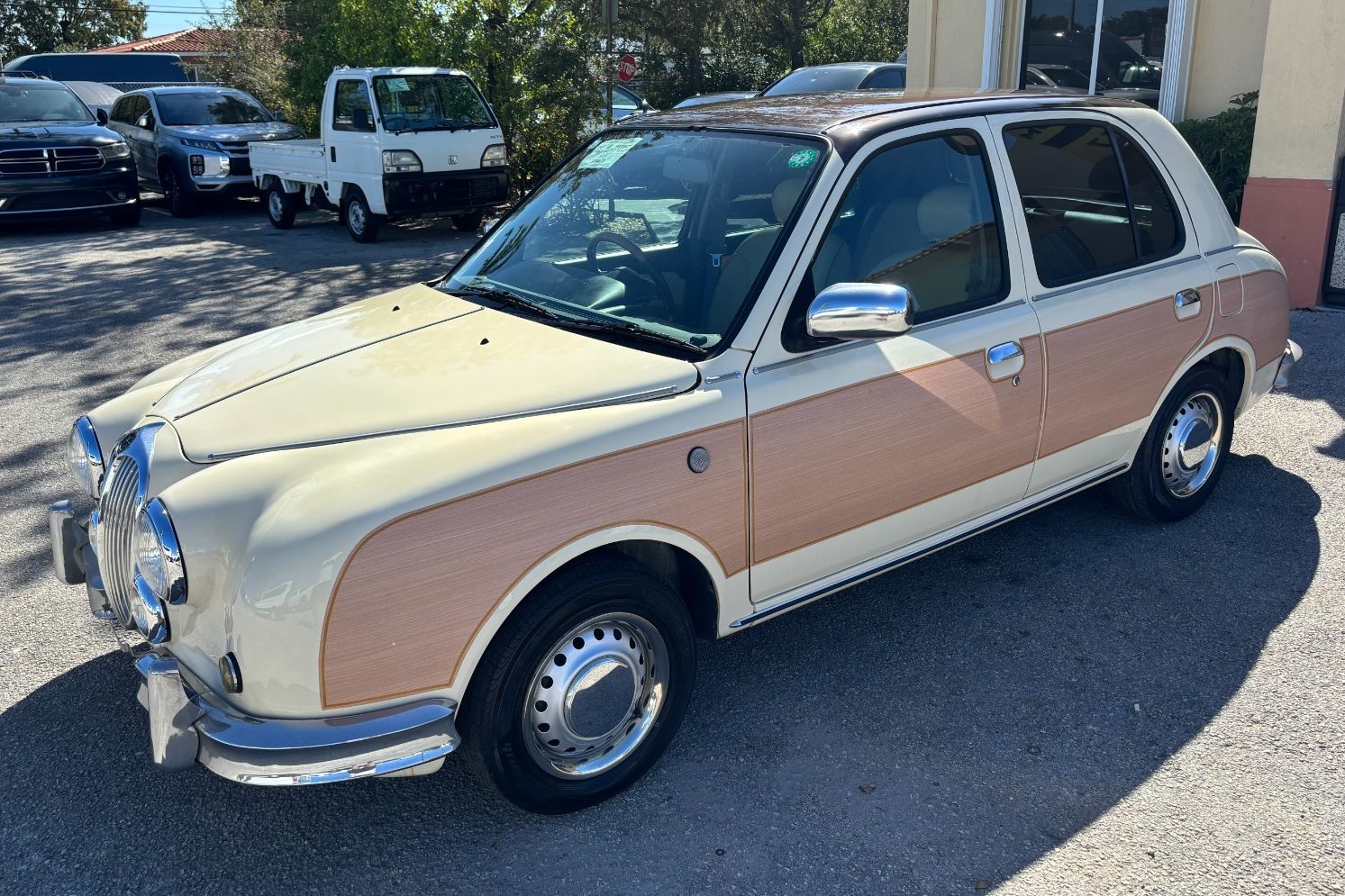 Mitsuoka Viewt: The Japanese Retro Sedan That Mimics a Jaguar