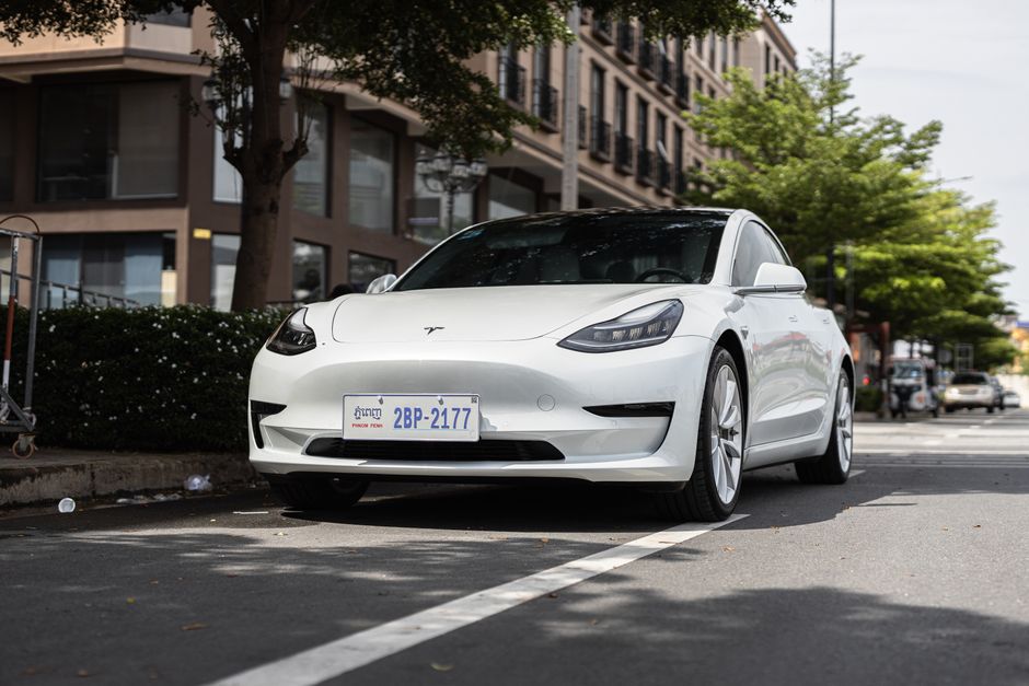 Tesla Rejects Rumors of FSD Exit From China, Vows Shanghai Center Still Active